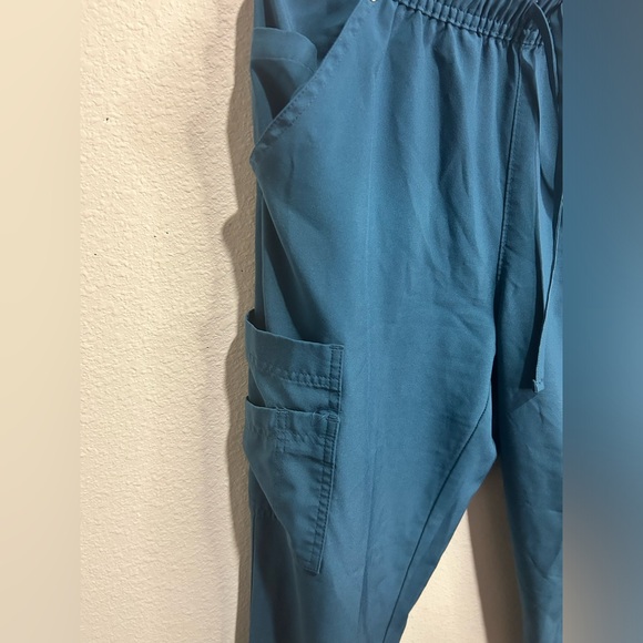 Easy Stretch Dark Green color Scrub Set Size Small - Picture 6 of 8